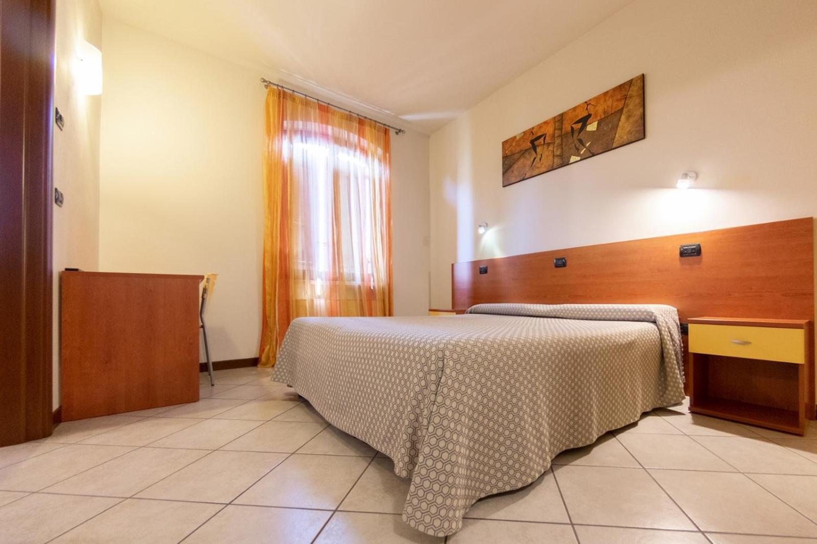 La Vecchia Tramvia Hotel Castiglione Delle Stiviere Exterior foto